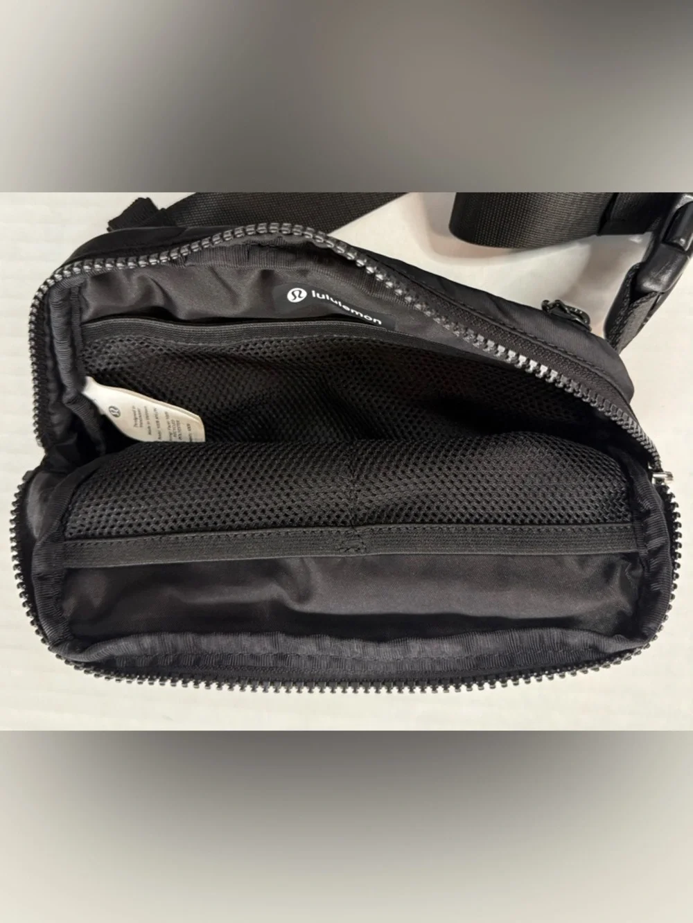 Lululemon Everywhere Belt Bag Black - Picture 6 of 7